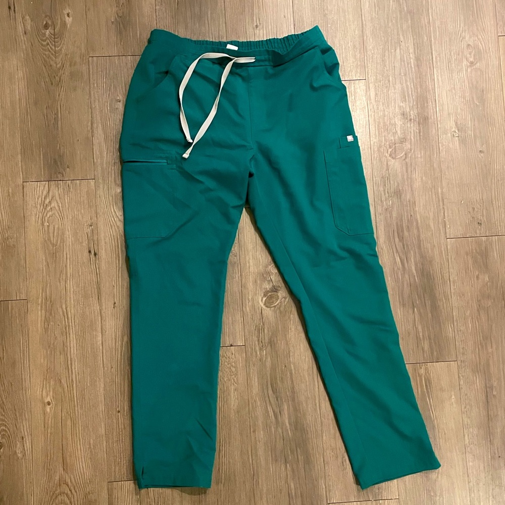 FIGS Women’s Hunter Green Yola Scrub Pants